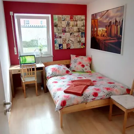 Prima Zimmer, Nah Am Flughafen Munchen Neufahrn bei Freising